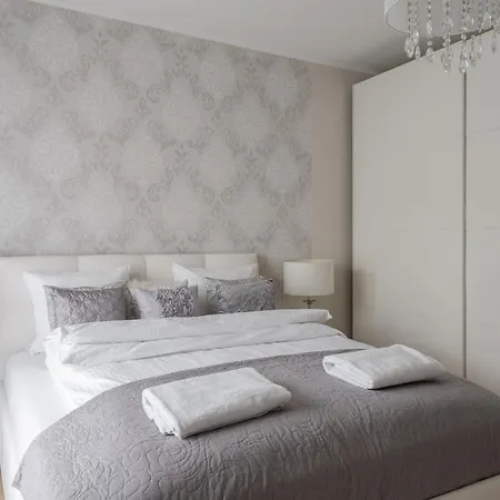 Rentplanet - Apartament Partynice