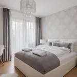 Rentplanet - Apartament Partynice Апартаменты Вроцлав