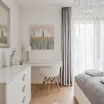Rentplanet - Apartament Partynice * Вроцлав