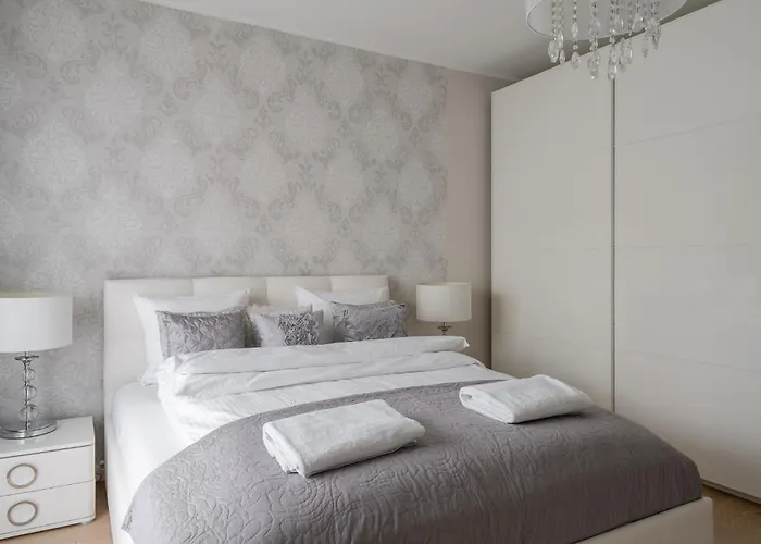 Rentplanet - Apartament Partynice